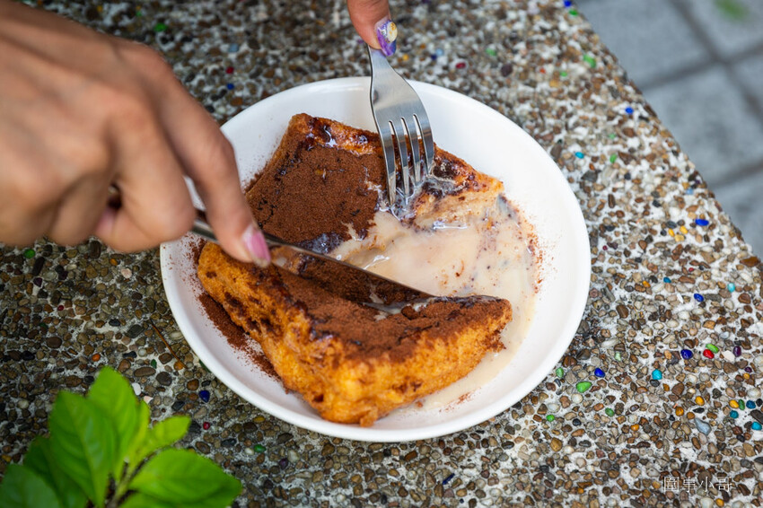 四季湯品港式下午茶開賣啦!不只有純正的香港煲湯,各式港點也不錯呢~再來杯楊枝甘露就太棒囉。(邀約 @圍事小哥的幸福相框 四季湯品港式下午茶開賣啦!不只有純正的香港煲湯,各式港點也不錯呢~再來杯楊枝甘露就太棒囉。(邀約 @圍事小哥的幸福相框