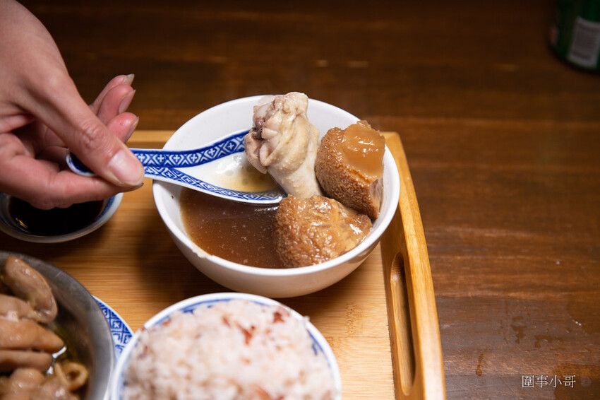 四季湯品港式下午茶開賣啦!不只有純正的香港煲湯,各式港點也不錯呢~再來杯楊枝甘露就太棒囉。(邀約 @圍事小哥的幸福相框 四季湯品港式下午茶開賣啦!不只有純正的香港煲湯,各式港點也不錯呢~再來杯楊枝甘露就太棒囉。(邀約 @圍事小哥的幸福相框