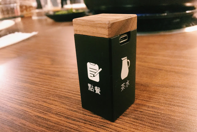 〔台北食記〕八腳老大，集聚精華於一身的螃蟹粥火鍋，還有香辣蟹乾鍋！