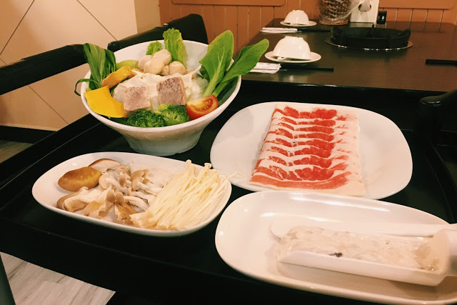 〔台北食記〕八腳老大，集聚精華於一身的螃蟹粥火鍋，還有香辣蟹乾鍋！