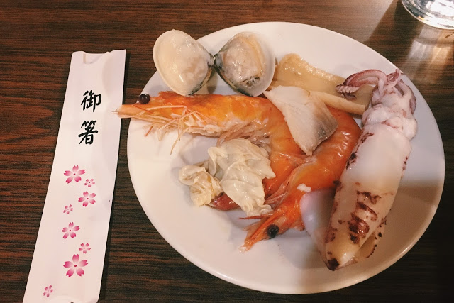 〔台北食記〕八腳老大，集聚精華於一身的螃蟹粥火鍋，還有香辣蟹乾鍋！