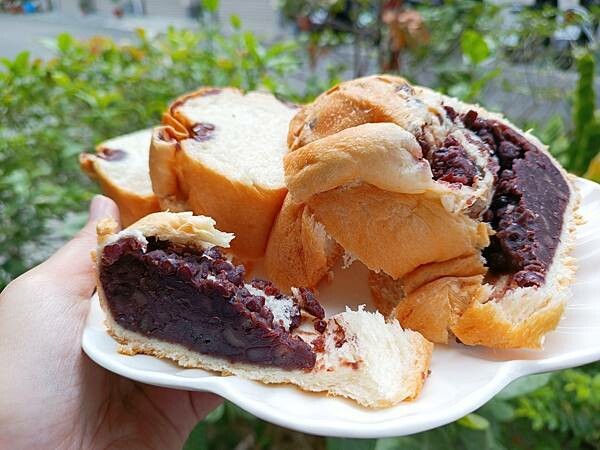 台東縣關山鎮關山必買必吃紅豆麵包~超!飽!滿~【火盛製餅舖】限量出爐,沒預定就看運氣吧~※關山必吃