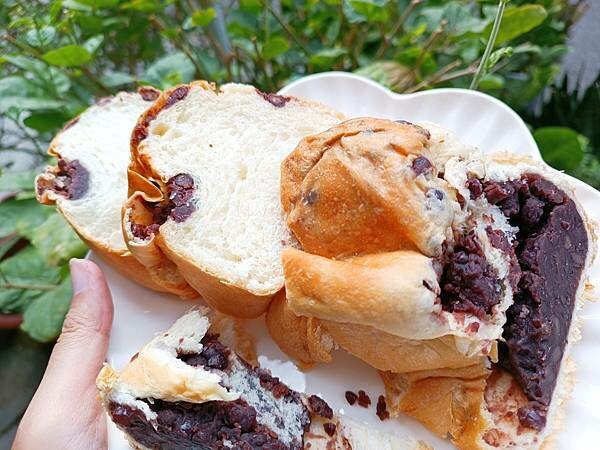 台東縣關山鎮關山必買必吃紅豆麵包~超!飽!滿~【火盛製餅舖】限量出爐,沒預定就看運氣吧~※關山必吃