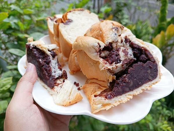 台東縣關山鎮關山必買必吃紅豆麵包~超!飽!滿~【火盛製餅舖】限量出爐,沒預定就看運氣吧~※關山必吃