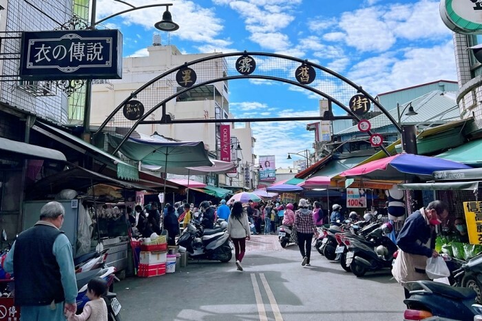 彰化平價美食/員林第一公有市場周圍吃喝走跳，推薦分享員林13間平價小吃美食，讓你從早吃到晚！