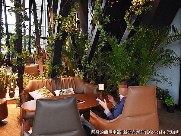 兜咖啡13-有如坐在森林裡.JPG