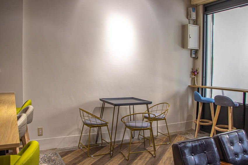 台中西區，Come Late Cafe~喜歡他的朋友....就請你1星評價刷起來。 - 微笑Joe幸運