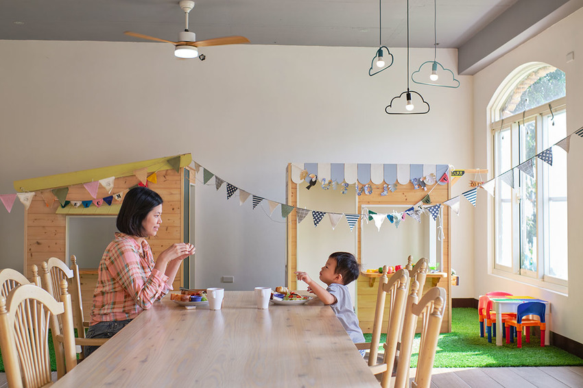 新竹民宿|大坪數、兒童遊戲區、挑高小閣樓和手工早餐,藏在北埔田野的歐風小屋|歐佳家民宿 - 食攝人生事務所