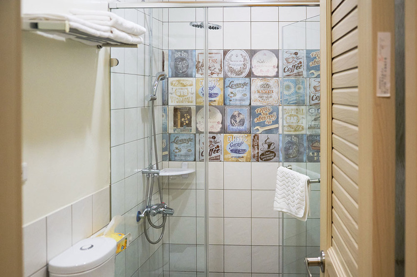 新竹民宿|大坪數、兒童遊戲區、挑高小閣樓和手工早餐,藏在北埔田野的歐風小屋|歐佳家民宿 - 食攝人生事務所