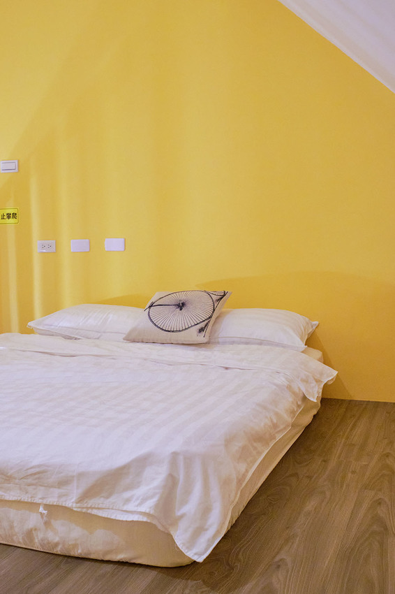 新竹民宿|大坪數、兒童遊戲區、挑高小閣樓和手工早餐,藏在北埔田野的歐風小屋|歐佳家民宿 - 食攝人生事務所