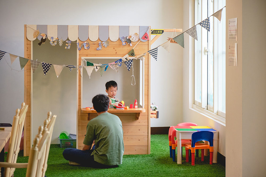 新竹民宿|大坪數、兒童遊戲區、挑高小閣樓和手工早餐,藏在北埔田野的歐風小屋|歐佳家民宿 - 食攝人生事務所