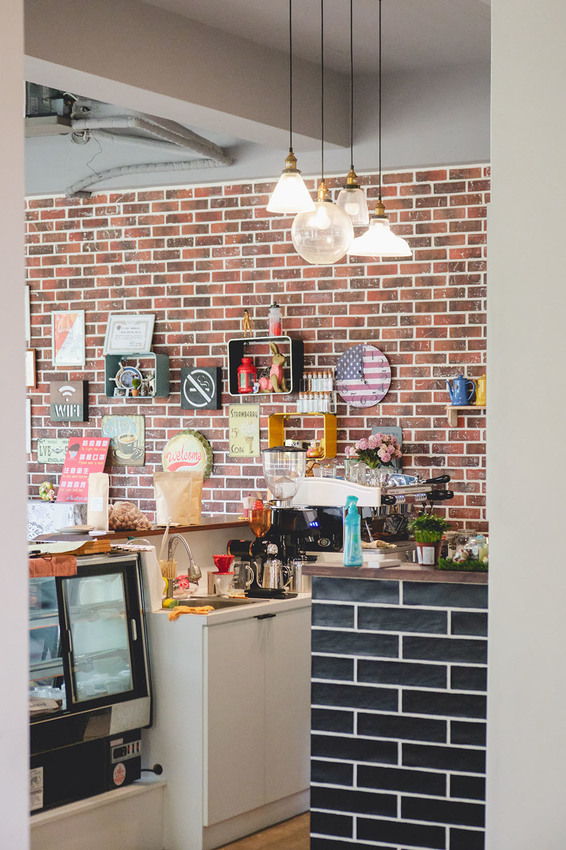 新竹民宿|大坪數、兒童遊戲區、挑高小閣樓和手工早餐,藏在北埔田野的歐風小屋|歐佳家民宿 - 食攝人生事務所