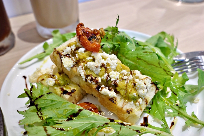 【宜蘭】冬山 滿晴食間 自製杏仁可頌 特色開放飯糰 新開幕冬山質感特色早午餐店推薦 - 水晶安蹄 不務正業過生活