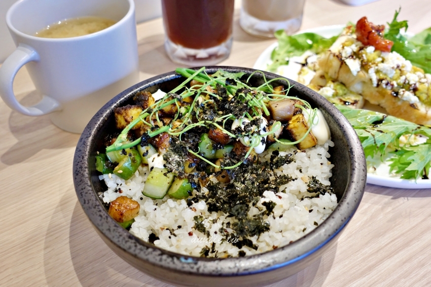 【宜蘭】冬山 滿晴食間 自製杏仁可頌 特色開放飯糰 新開幕冬山質感特色早午餐店推薦 - 水晶安蹄 不務正業過生活