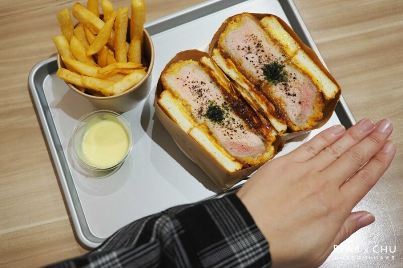 台北萬華爆紅限量美食推薦|日初早午食堂極厚熟成豬排三明治・厚到不可以思議的炸豬排三明治