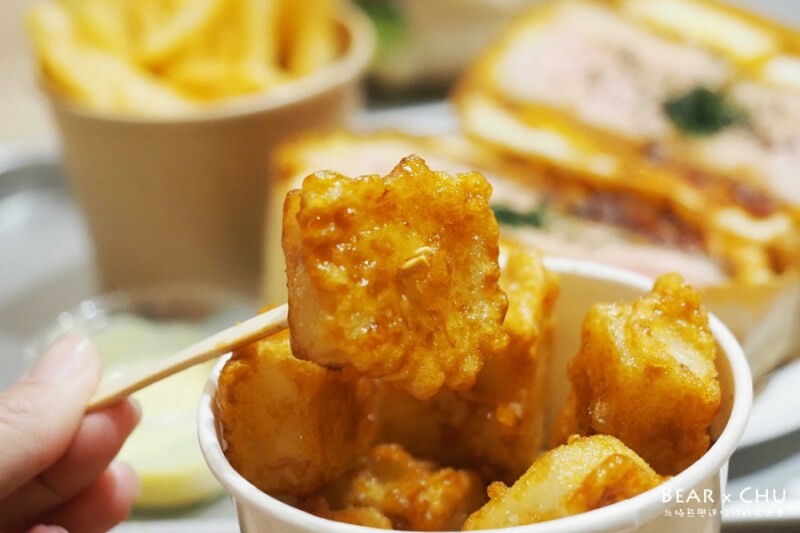 台北萬華爆紅限量美食推薦|日初早午食堂極厚熟成豬排三明治・厚到不可以思議的炸豬排三明治