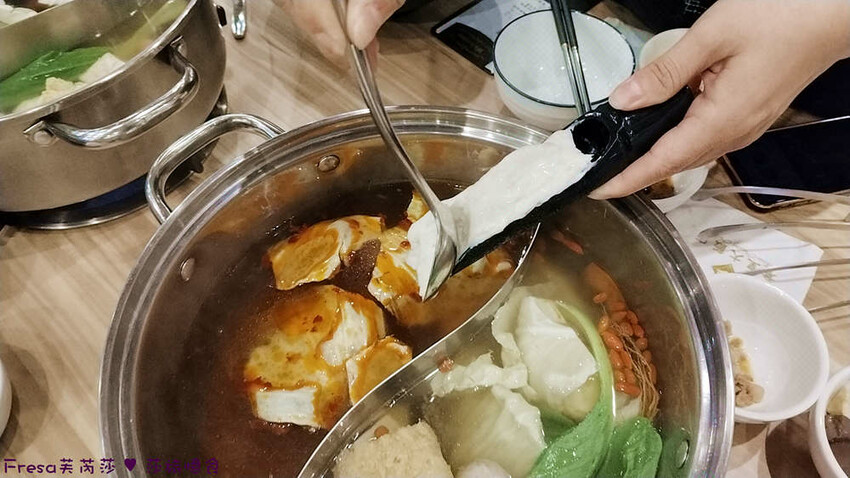 嘉義尊皇大飯店，泳池火鍋吃到飽攻略，享受豪華美食假期。