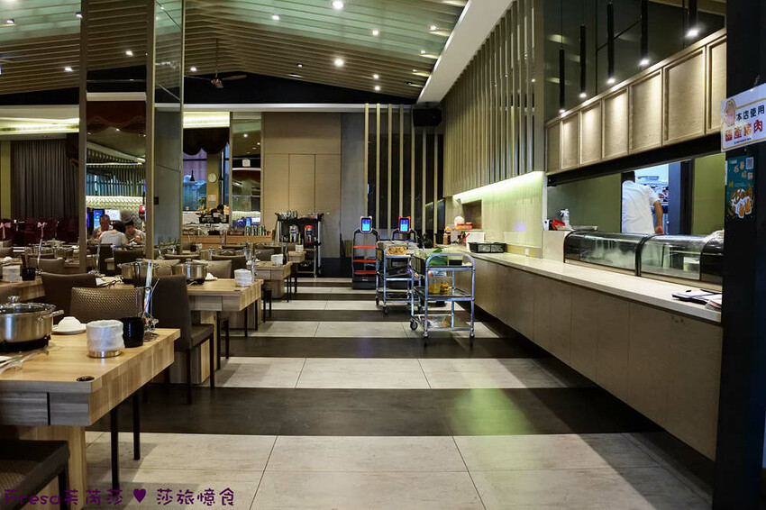 嘉義尊皇大飯店，泳池火鍋吃到飽攻略，享受豪華美食假期。