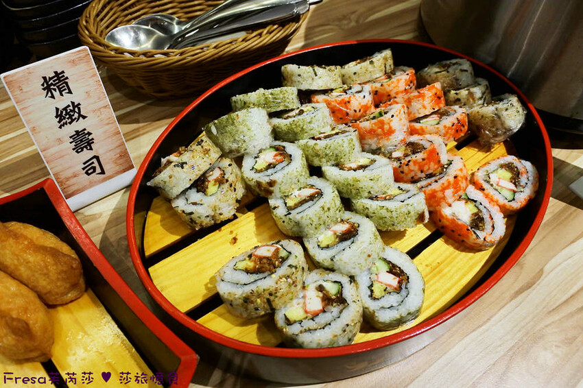 嘉義尊皇大飯店，泳池火鍋吃到飽攻略，享受豪華美食假期。