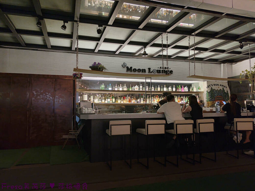 嘉義市西區嘉義飯店【尊皇大飯店】頂樓星空泳池＋月光酒吧＋嚮鍋火鍋吃到飽＋迎賓汽水免費暢飲.渡假放鬆玩一天│嘉義住宿│親子飯店