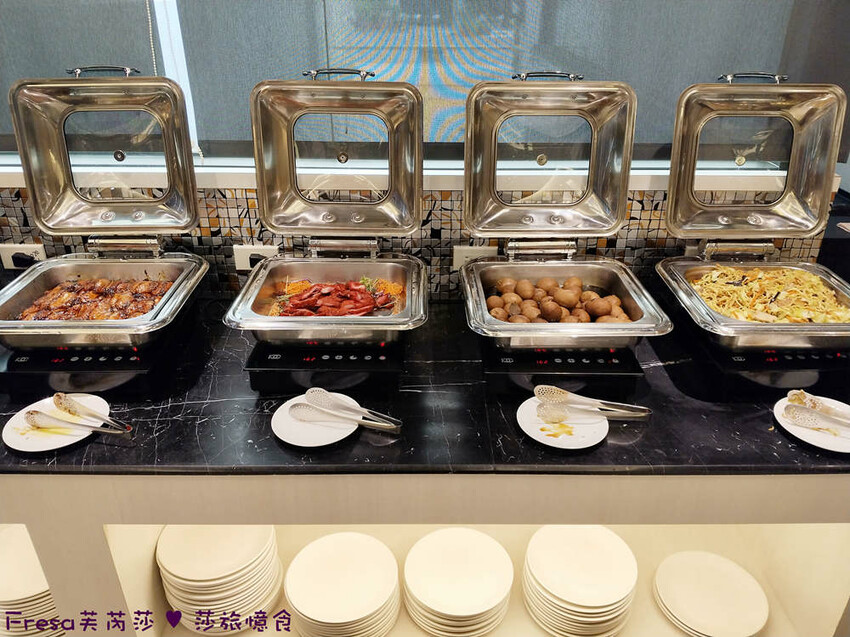 嘉義市西區嘉義飯店【尊皇大飯店】頂樓星空泳池＋月光酒吧＋嚮鍋火鍋吃到飽＋迎賓汽水免費暢飲.渡假放鬆玩一天│嘉義住宿│親子飯店