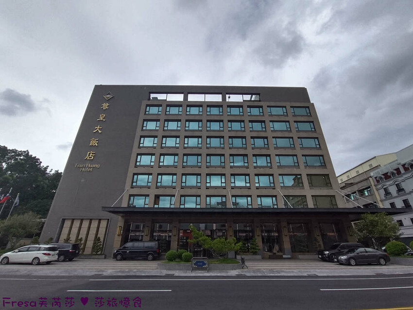 嘉義尊皇大飯店，泳池火鍋吃到飽攻略，享受豪華美食假期。