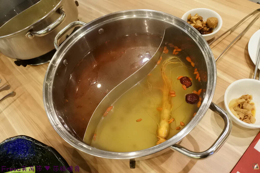 嘉義尊皇大飯店，泳池火鍋吃到飽攻略，享受豪華美食假期。