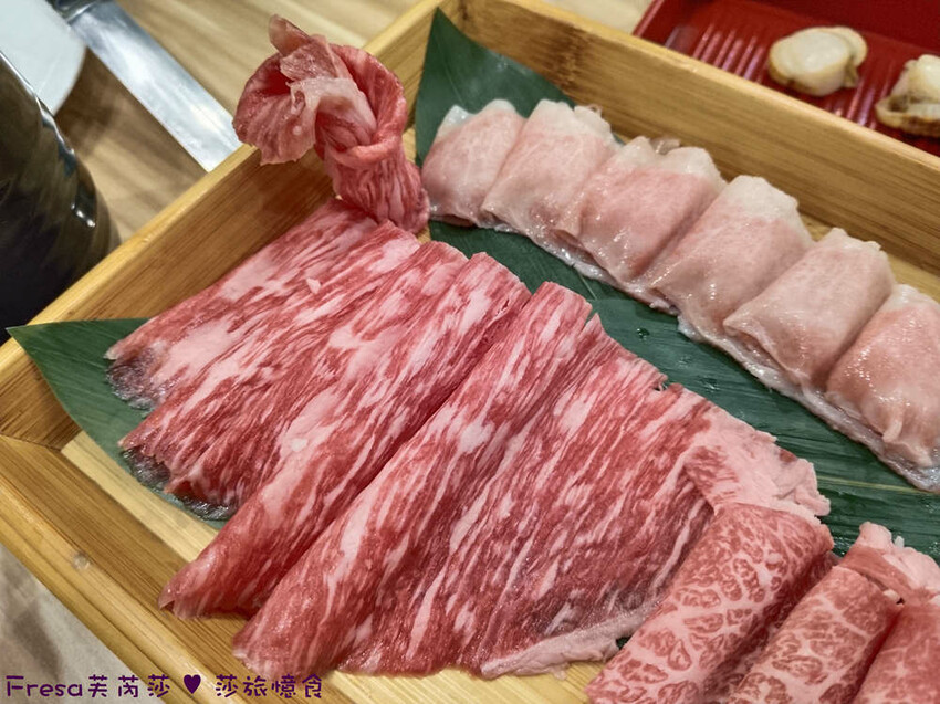 嘉義尊皇大飯店，泳池火鍋吃到飽攻略，享受豪華美食假期。