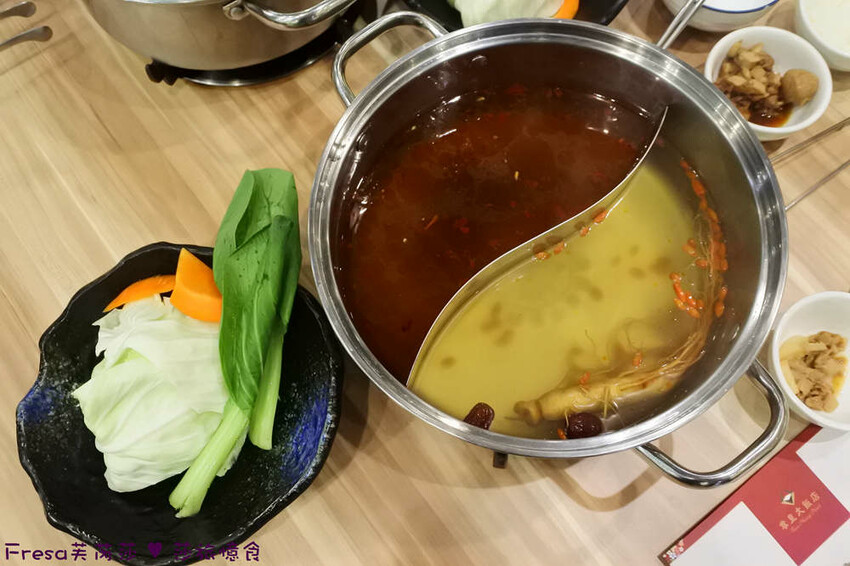 嘉義尊皇大飯店，泳池火鍋吃到飽攻略，享受豪華美食假期。