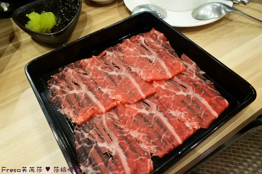 嘉義市西區嘉義飯店【尊皇大飯店】頂樓星空泳池＋月光酒吧＋嚮鍋火鍋吃到飽＋迎賓汽水免費暢飲.渡假放鬆玩一天│嘉義住宿│親子飯店