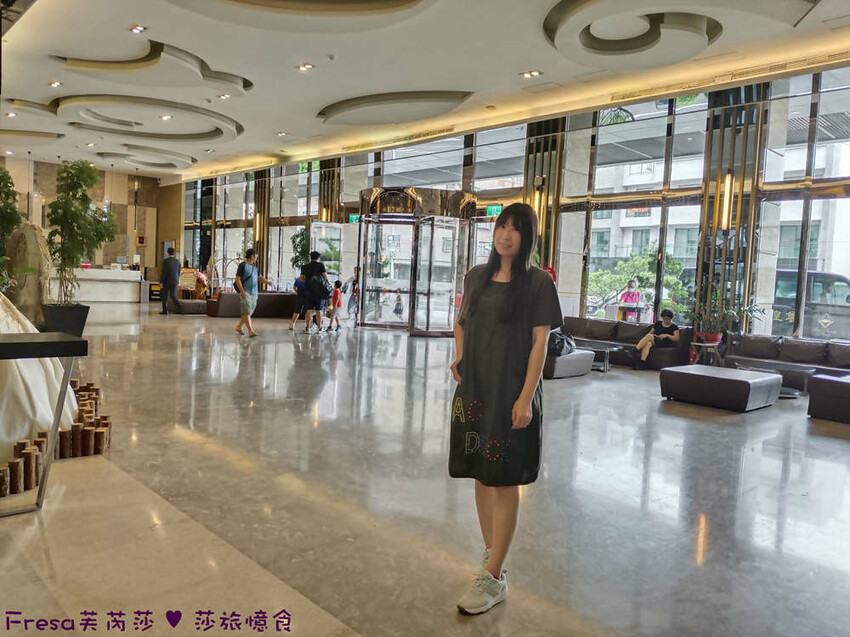 嘉義市西區嘉義飯店【尊皇大飯店】頂樓星空泳池＋月光酒吧＋嚮鍋火鍋吃到飽＋迎賓汽水免費暢飲.渡假放鬆玩一天│嘉義住宿│親子飯店