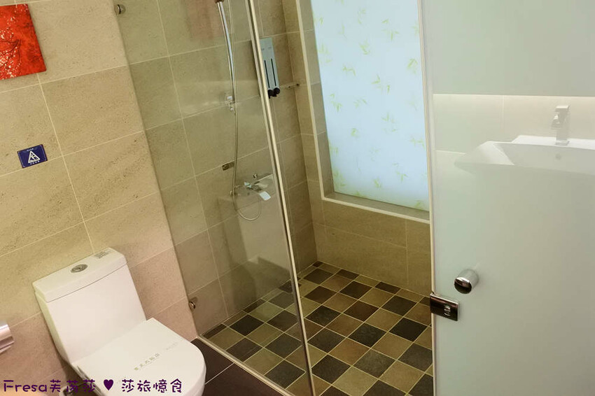 嘉義市西區嘉義飯店【尊皇大飯店】頂樓星空泳池＋月光酒吧＋嚮鍋火鍋吃到飽＋迎賓汽水免費暢飲.渡假放鬆玩一天│嘉義住宿│親子飯店