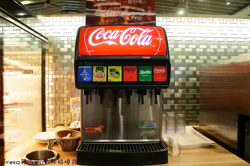 嘉義市西區嘉義飯店【尊皇大飯店】頂樓星空泳池＋月光酒吧＋嚮鍋火鍋吃到飽＋迎賓汽水免費暢飲.渡假放鬆玩一天│嘉義住宿│親子飯店