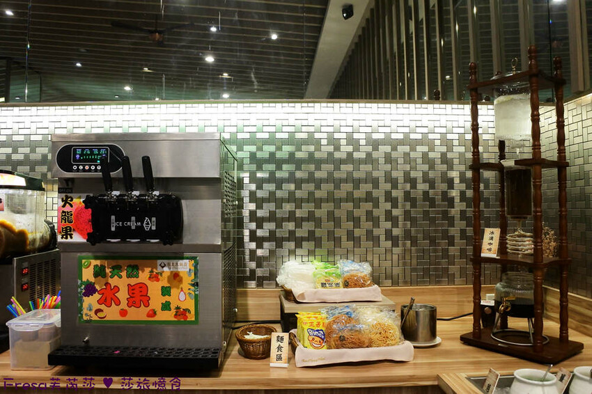嘉義尊皇大飯店，泳池火鍋吃到飽攻略，享受豪華美食假期。
