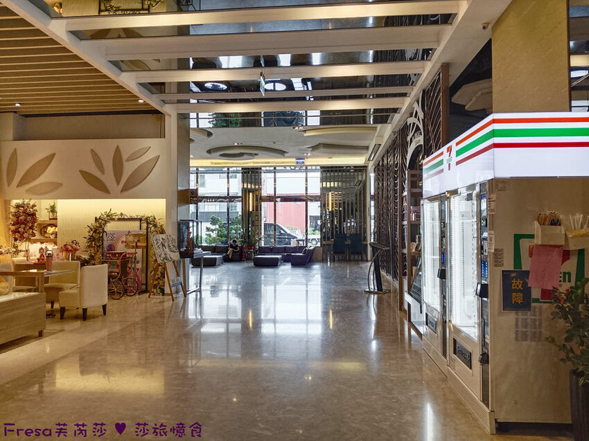 嘉義市西區嘉義飯店【尊皇大飯店】頂樓星空泳池＋月光酒吧＋嚮鍋火鍋吃到飽＋迎賓汽水免費暢飲.渡假放鬆玩一天│嘉義住宿│親子飯店