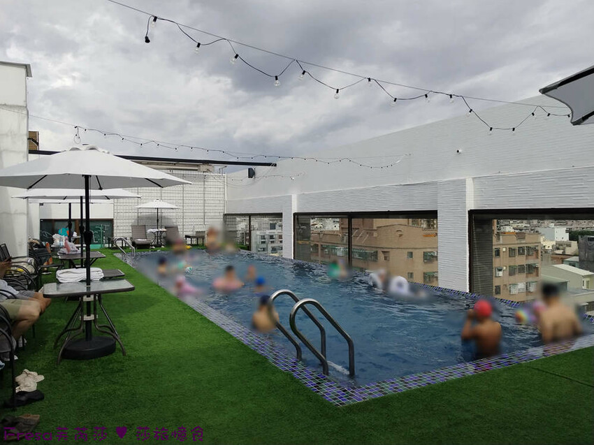 嘉義市西區嘉義飯店【尊皇大飯店】頂樓星空泳池＋月光酒吧＋嚮鍋火鍋吃到飽＋迎賓汽水免費暢飲.渡假放鬆玩一天│嘉義住宿│親子飯店