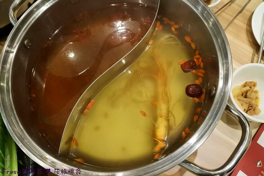 嘉義尊皇大飯店，泳池火鍋吃到飽攻略，享受豪華美食假期。