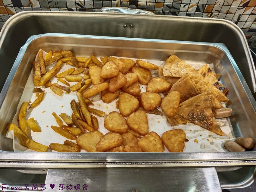 嘉義尊皇大飯店，泳池火鍋吃到飽攻略，享受豪華美食假期。