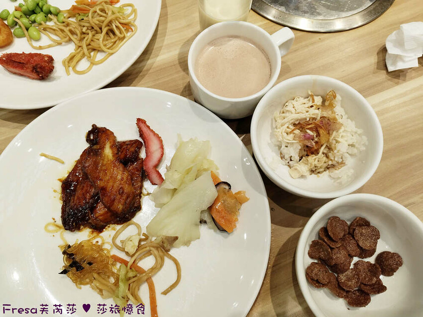 嘉義尊皇大飯店，泳池火鍋吃到飽攻略，享受豪華美食假期。