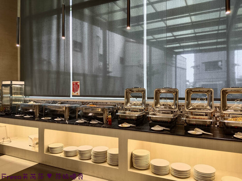 嘉義尊皇大飯店，泳池火鍋吃到飽攻略，享受豪華美食假期。