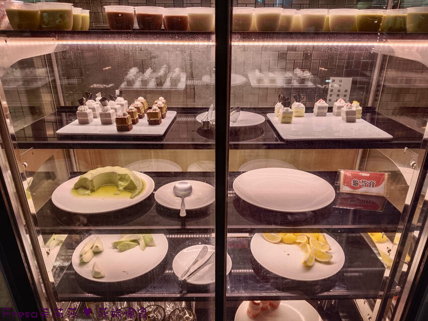 嘉義市西區嘉義飯店【尊皇大飯店】頂樓星空泳池＋月光酒吧＋嚮鍋火鍋吃到飽＋迎賓汽水免費暢飲.渡假放鬆玩一天│嘉義住宿│親子飯店