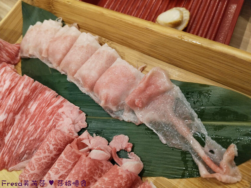 嘉義尊皇大飯店，泳池火鍋吃到飽攻略，享受豪華美食假期。