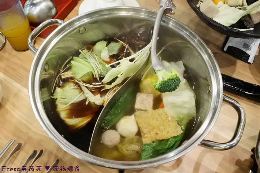 嘉義尊皇大飯店，泳池火鍋吃到飽攻略，享受豪華美食假期。