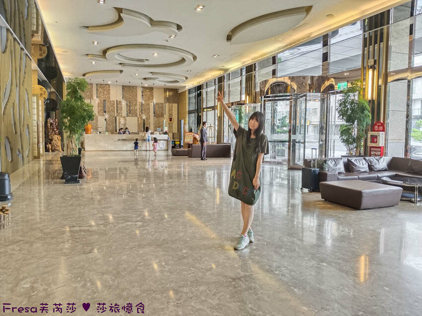 嘉義市西區嘉義飯店【尊皇大飯店】頂樓星空泳池＋月光酒吧＋嚮鍋火鍋吃到飽＋迎賓汽水免費暢飲.渡假放鬆玩一天│嘉義住宿│親子飯店