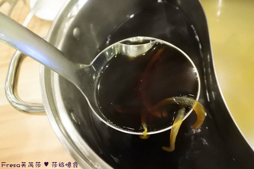 嘉義尊皇大飯店，泳池火鍋吃到飽攻略，享受豪華美食假期。