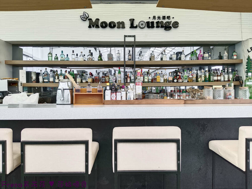 嘉義市西區嘉義飯店【尊皇大飯店】頂樓星空泳池＋月光酒吧＋嚮鍋火鍋吃到飽＋迎賓汽水免費暢飲.渡假放鬆玩一天│嘉義住宿│親子飯店