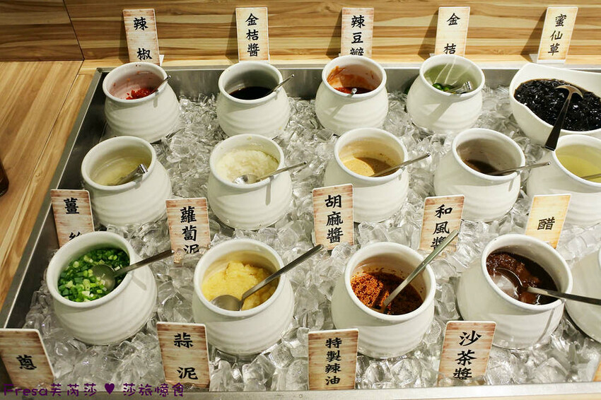 嘉義尊皇大飯店，泳池火鍋吃到飽攻略，享受豪華美食假期。