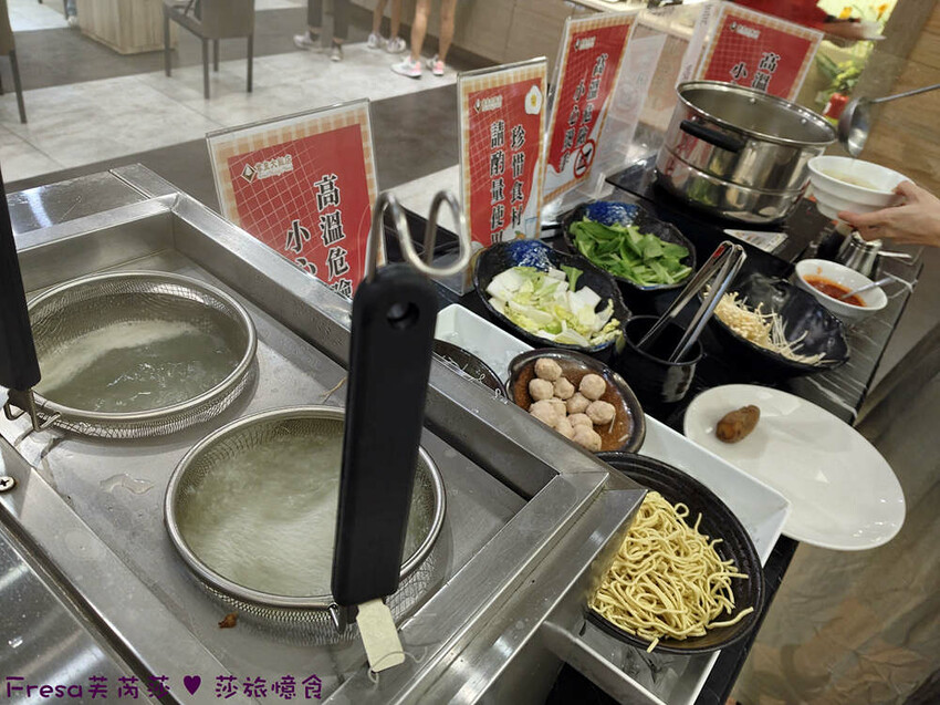嘉義尊皇大飯店，泳池火鍋吃到飽攻略，享受豪華美食假期。