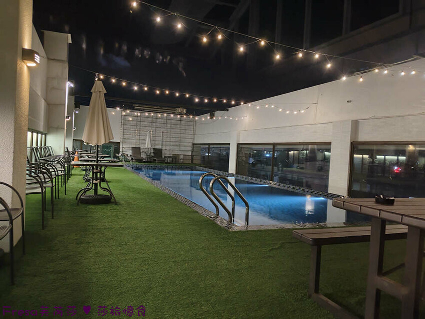 嘉義市西區嘉義飯店【尊皇大飯店】頂樓星空泳池＋月光酒吧＋嚮鍋火鍋吃到飽＋迎賓汽水免費暢飲.渡假放鬆玩一天│嘉義住宿│親子飯店