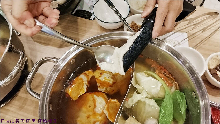 嘉義尊皇大飯店，泳池火鍋吃到飽攻略，享受豪華美食假期。
